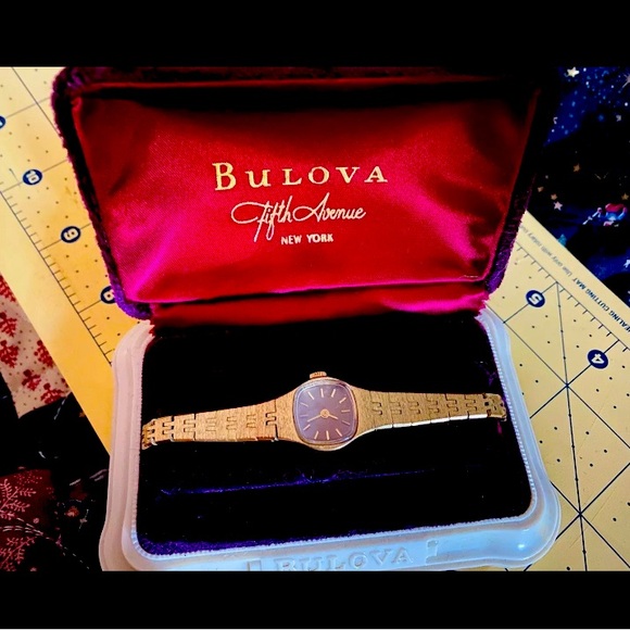 Jules Jorgensen vintage gold tone working battery powered watch & Bulova case. - Picture 1 of 13